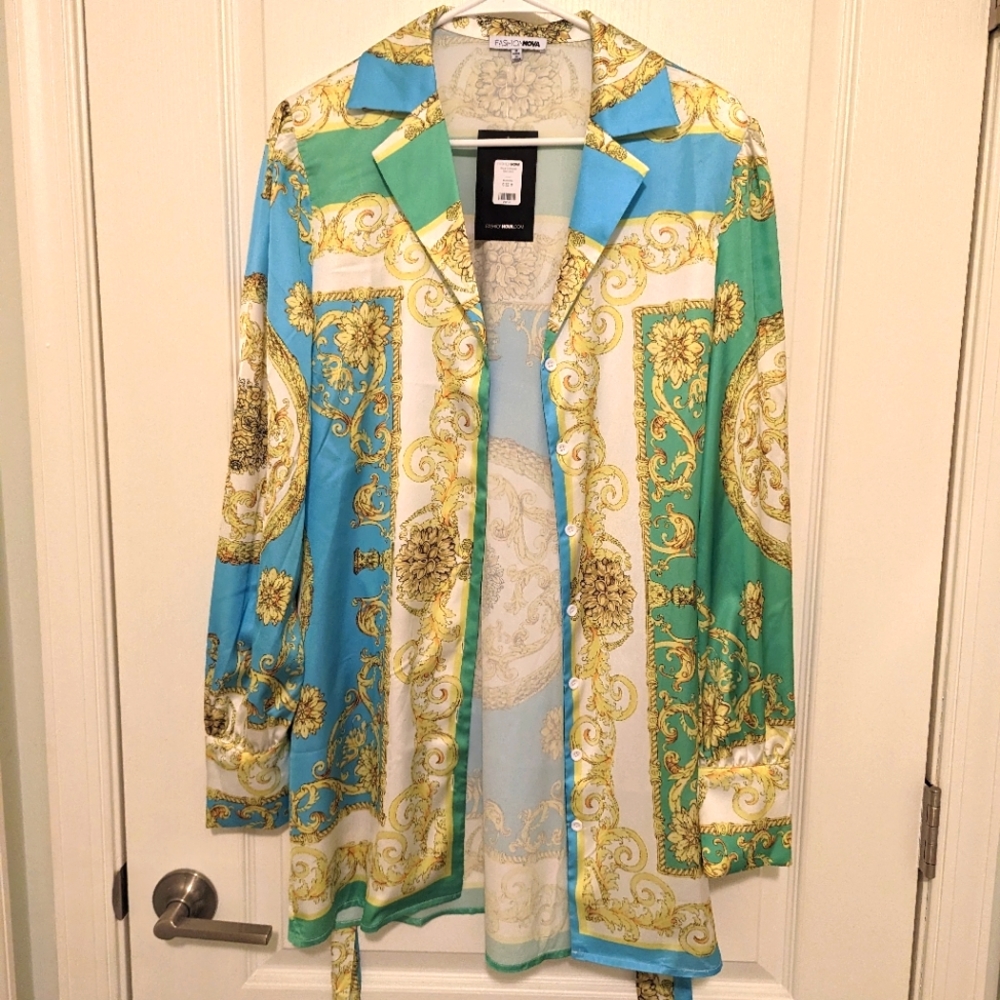 Multi color quarter length shirt
